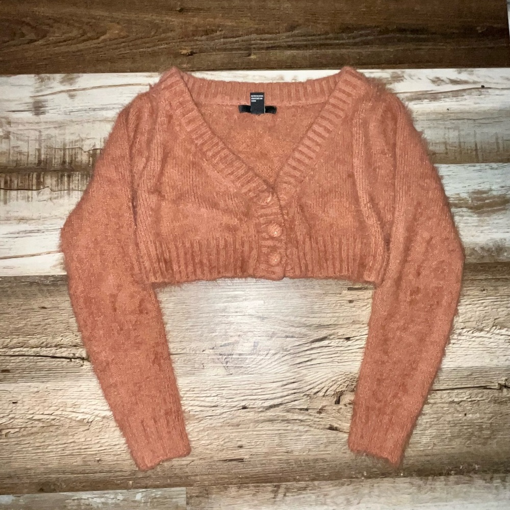 ✰ Super Comfy and Cute Fall Forever 21 Crop Button Up Sweater ✰